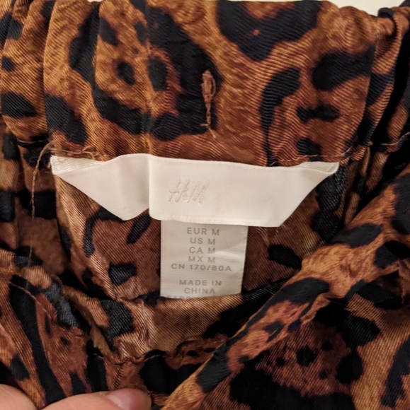 Calf-Length / Midi Leopard Print Skirt with Side Slits - Picture 3 of 6